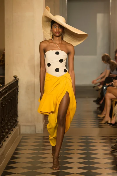 Look 16